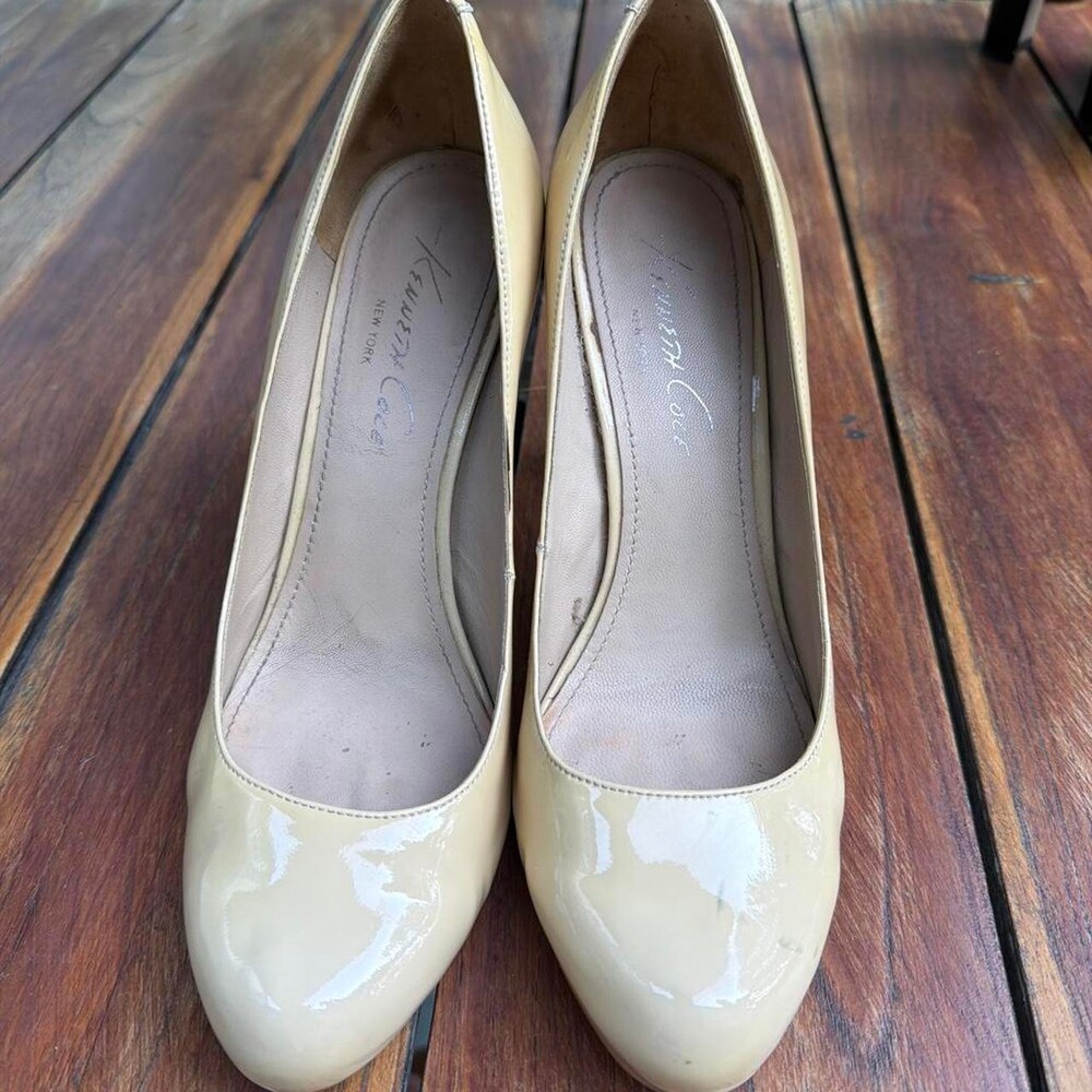 Kenneth Cole cream & tan heels #heels #courts